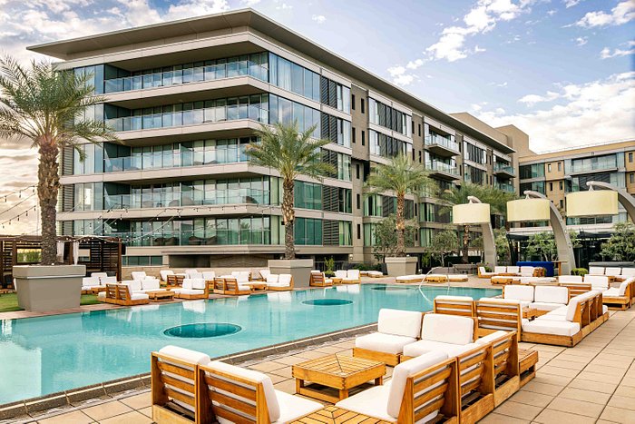 wet-deck-pool-area